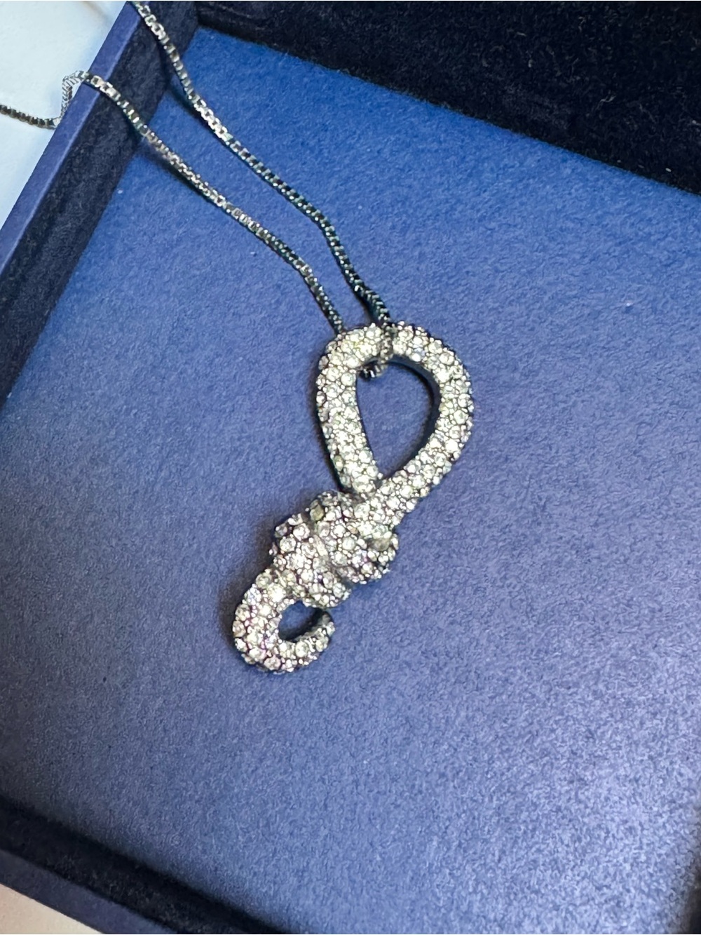 Swarovski Crystal knot Necklace - near NEW